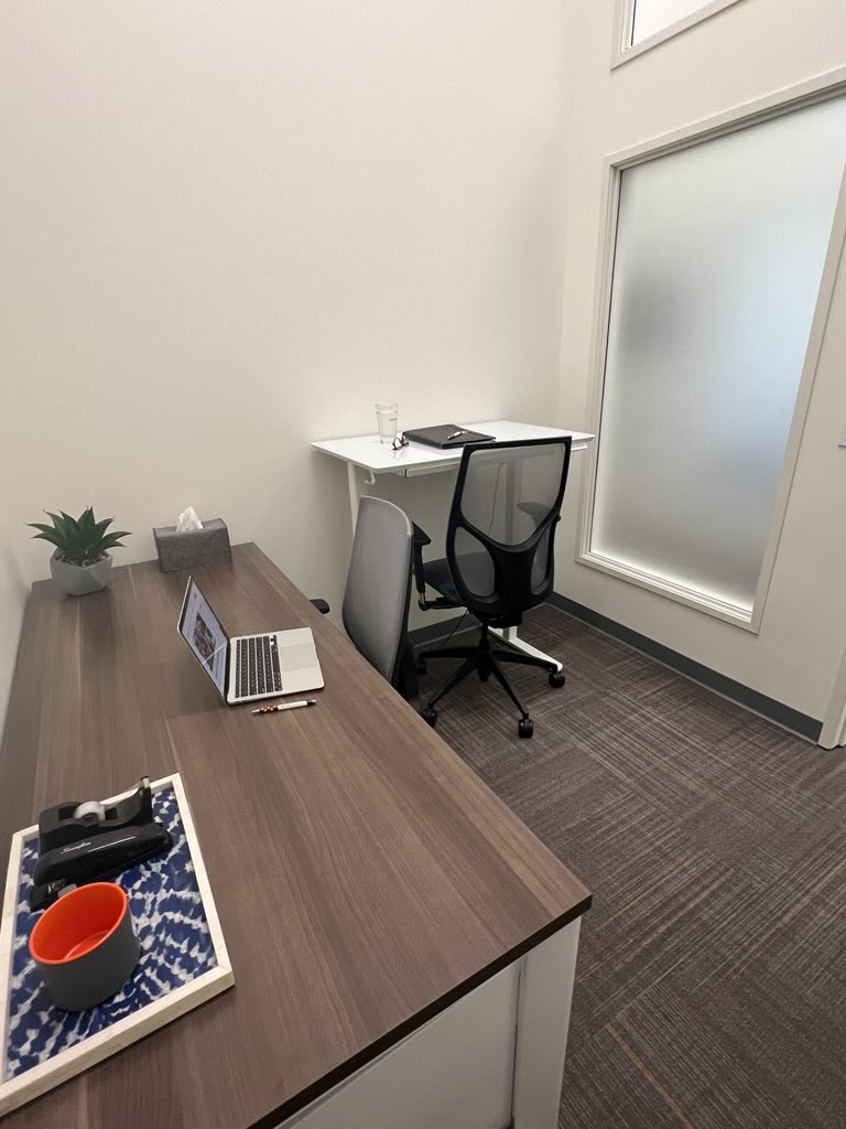 Office evolution coworking space with modern desks and ergonomic chairs.