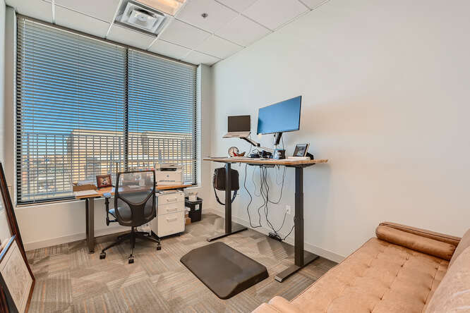 Private Exterior Office at Office Evolution Southlands