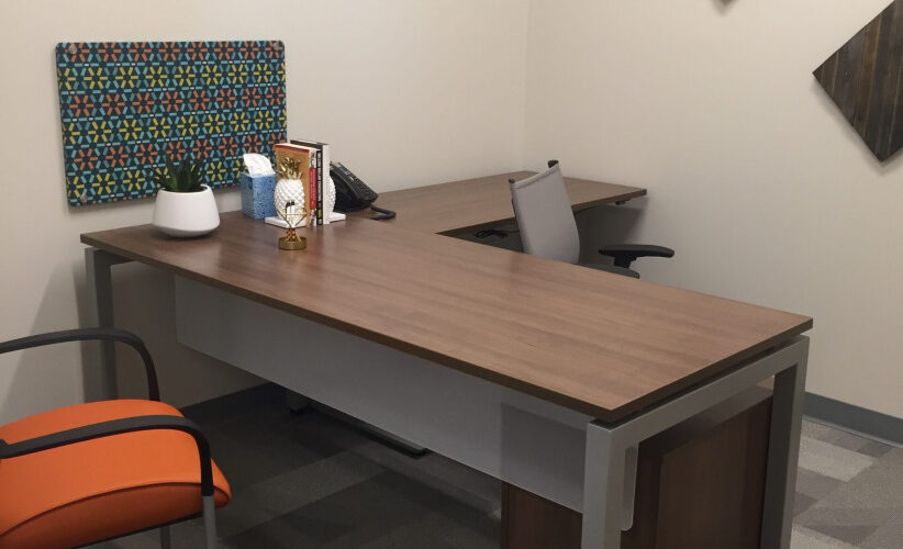 Office evolution coworking space meeting room modern office furniture design.