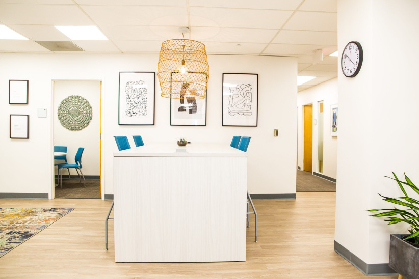 Modern office reception area with stylish decor and seating at Office Evolution.